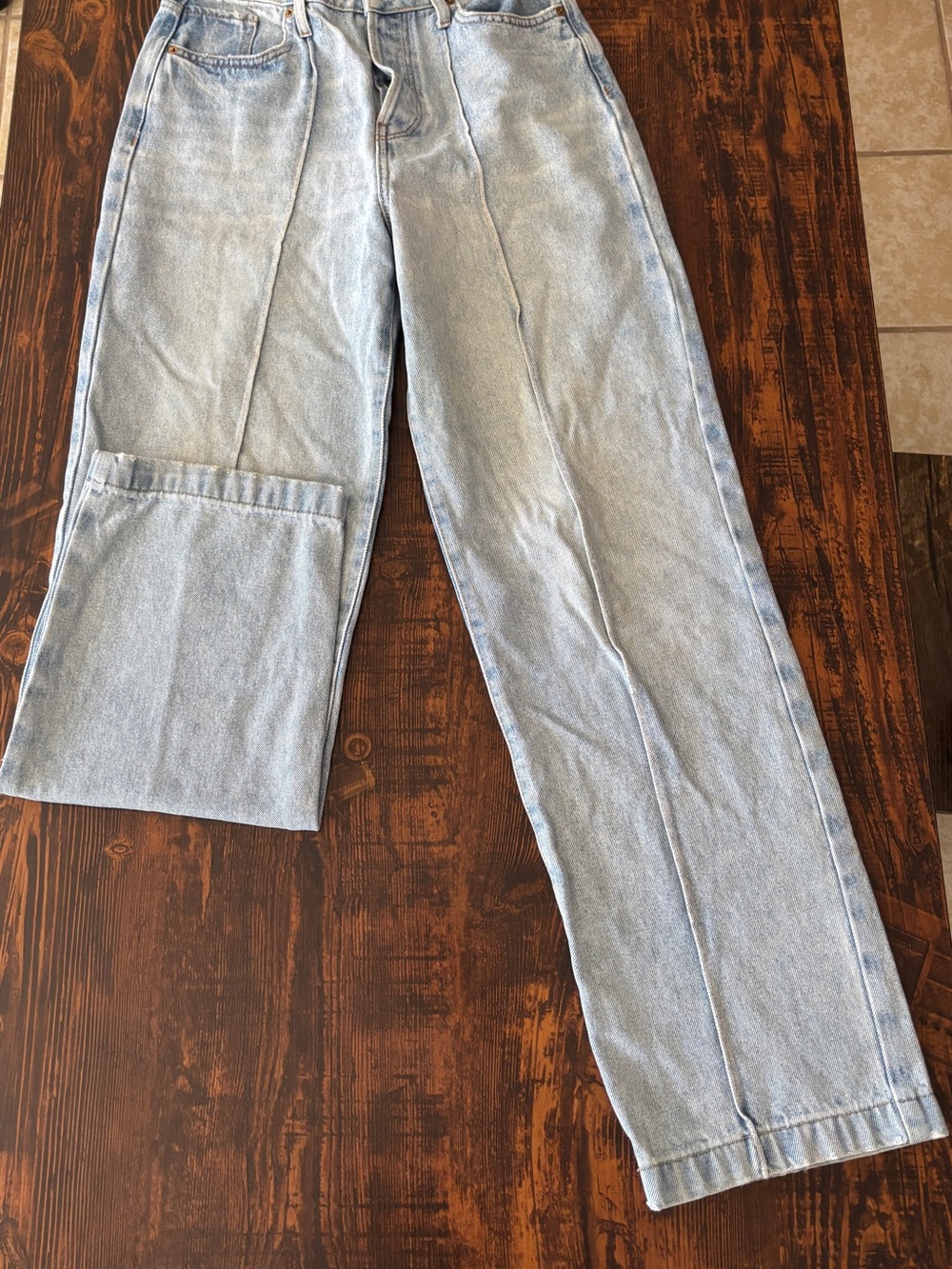 Women’s Light Wash Straight-Leg Jeans - Light Blue